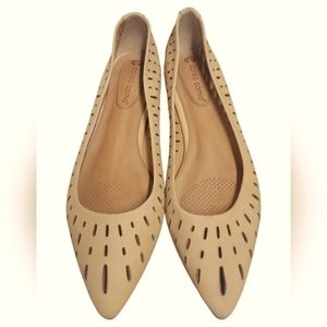 Corso Como Women's Suede Pointed Toes Perforated Tan Ballet Flats Sz 6M